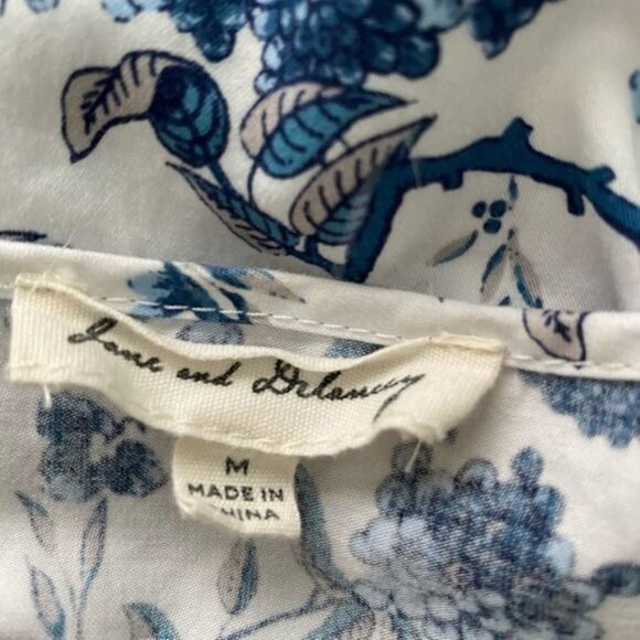 Jane and Delancey Top with Bell Sleeves Medium - Picture 6 of 7